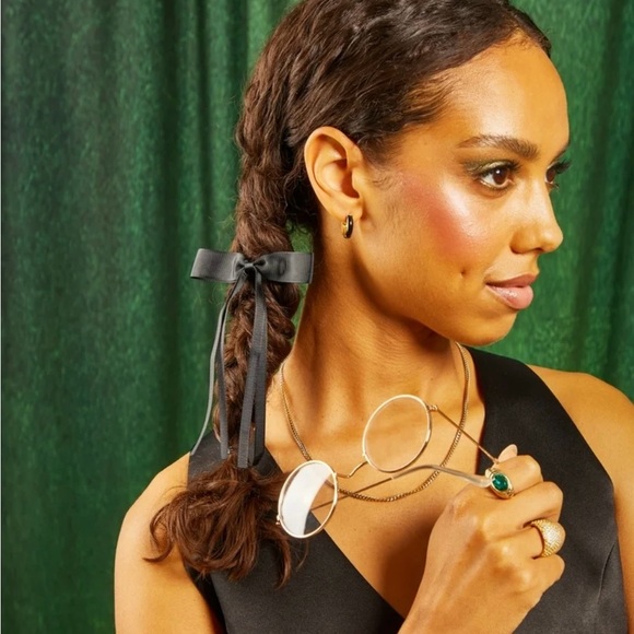 Wicked Set Elphaba Wet Brush And Bow 2-pc. - Picture 4 of 6